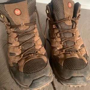 Merrell men’s hiking boots size 9.5 waterproof